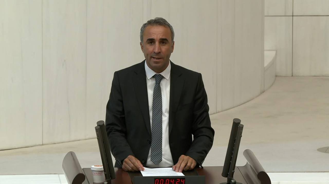 Milletvekili Celal Fırat TBMM Genel Kurulu kürsüsünde konuşurken